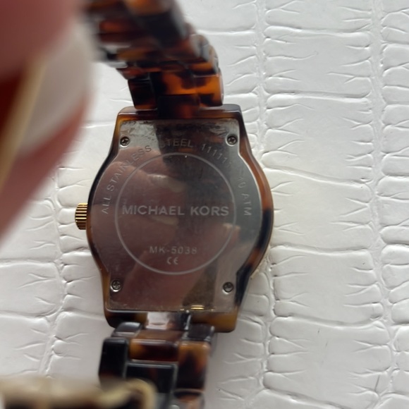 2 Michael Kors Watches - Picture 11 of 14